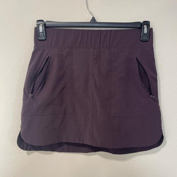 Tennis or golf skirt with built in shorts and zipper front pockets  Size S - Picture 2 of 5